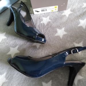 Patent leather navy blue pumps